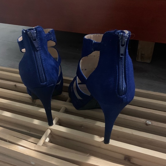 Heeled shoe - Picture 2 of 4